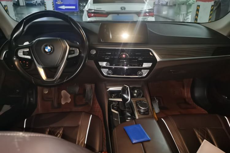 Used BMW 5 Series 2019 Updated 530Li xDrive Luxury Package Center Console