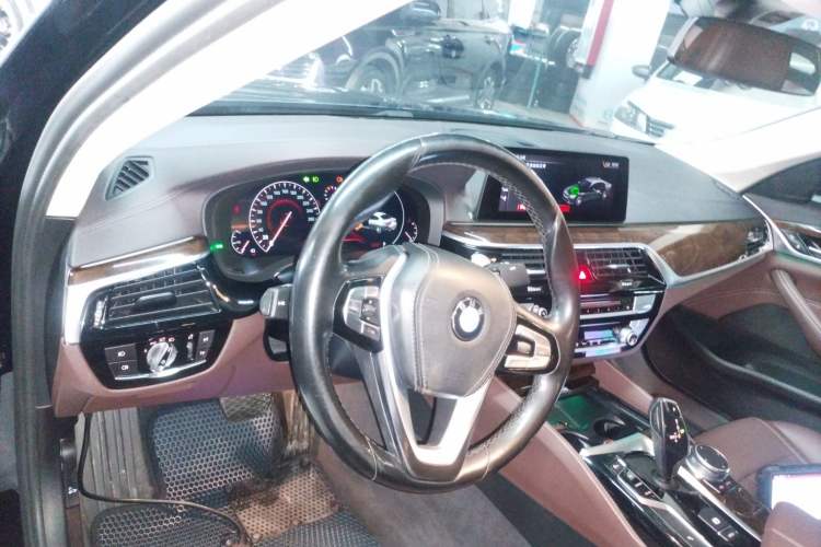 Used BMW 5 Series 2019 525Li Luxury Package Center Console