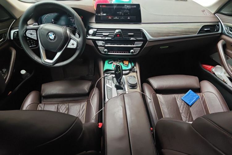 Used BMW 5 Series 2019 Facelifted 530Li Luxury Edition Premium Package Center Console