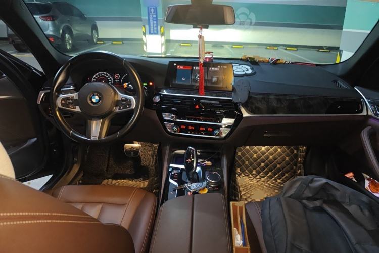 Used BMW 5 Series 2019 525Li M Sport Package Center Console