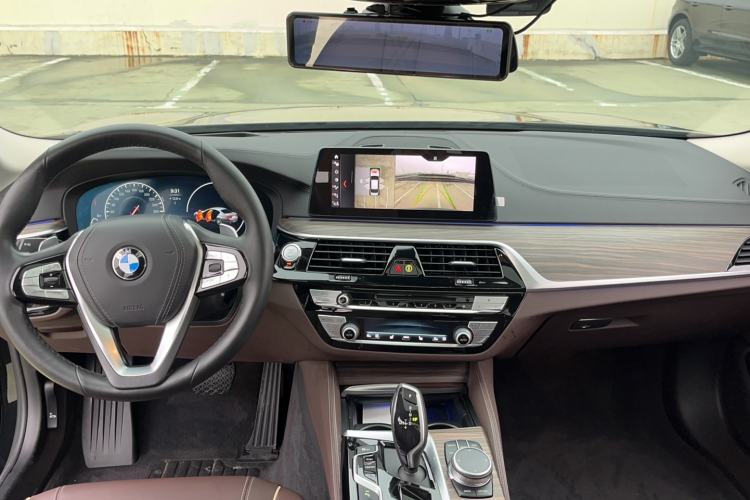 Used BMW 5 Series 2019 Facelifted 530Li Luxury Edition Premium Package Center Console