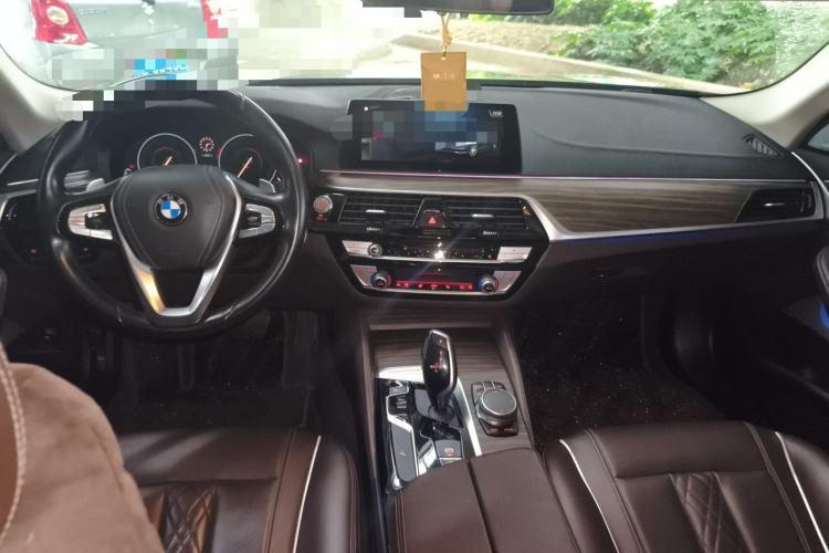 Used BMW 5 Series 2019 Facelifted 530Li Leading Edition Luxury Package Center Console