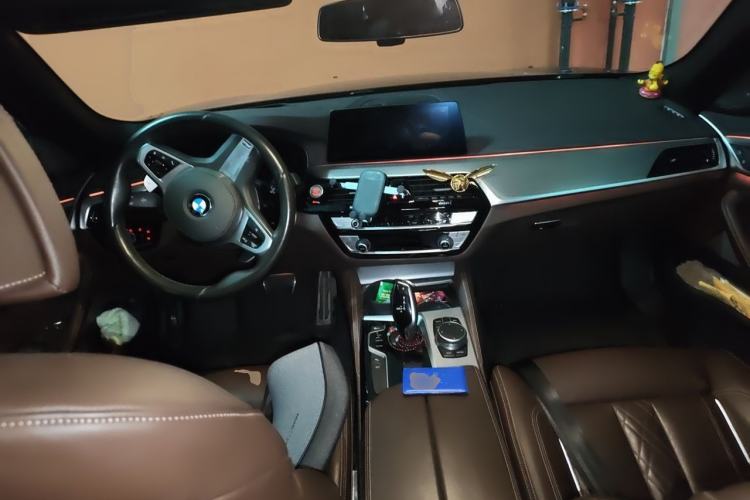 Used BMW 5 Series 2019 540i M Sport Package Center Console