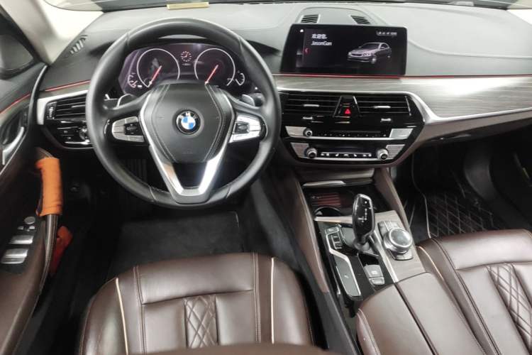 Used BMW 5 Series 2019 530Li xDrive Luxury Package Center Console