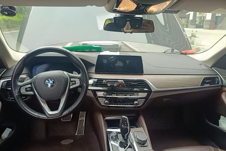 Used BMW 5 Series 2019 530Li Leading Model Luxury Package Center Console