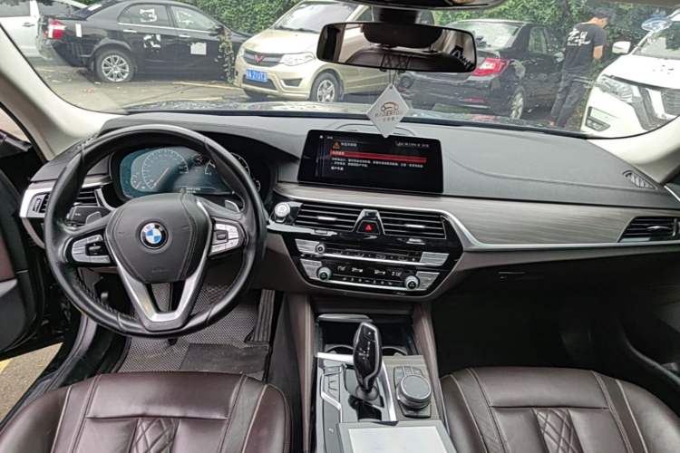 Used BMW 5 Series 2019 530Li Leading Model Luxury Package Center Console