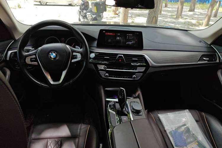 Used BMW 5 Series 2019 530Li Leading Model Luxury Package Center Console