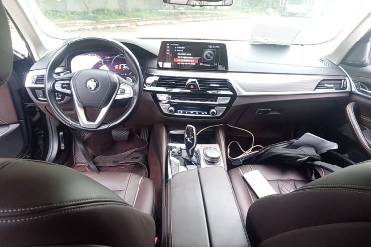Used BMW 5 Series 2019 Facelifted 530Li Luxury Edition Premium Package Center Console