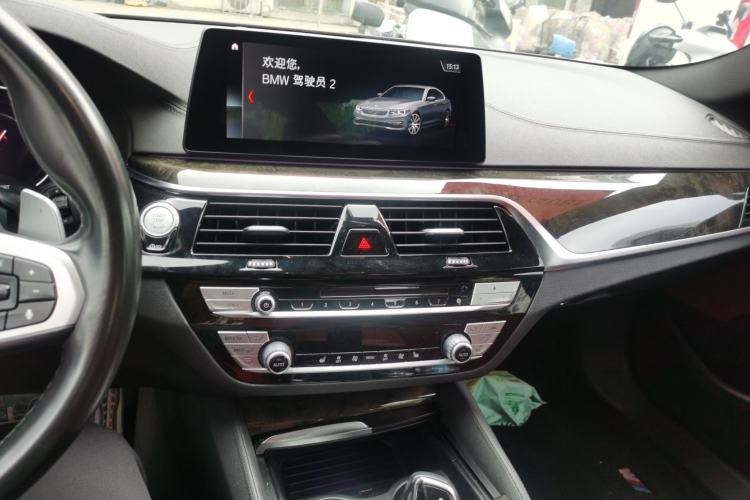Used BMW 5 Series 2019 530Li Leading Model M Sport Package Center Console