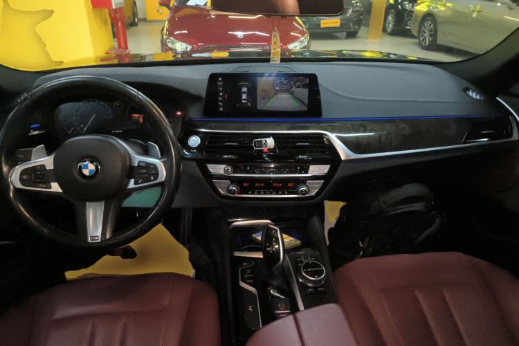 Used BMW 5 Series 2019 Facelifted 530Li Leading Edition M Sport Package Center Console