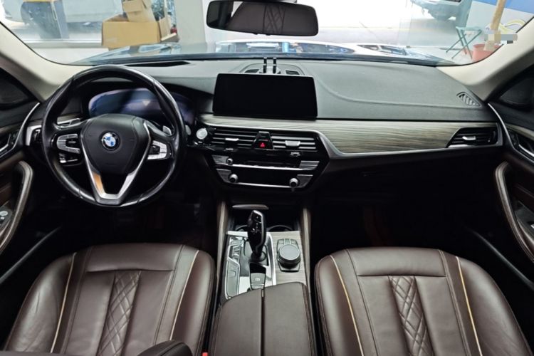 Used BMW 5 Series 2019 Facelifted 530Li Luxury Edition Premium Package Center Console