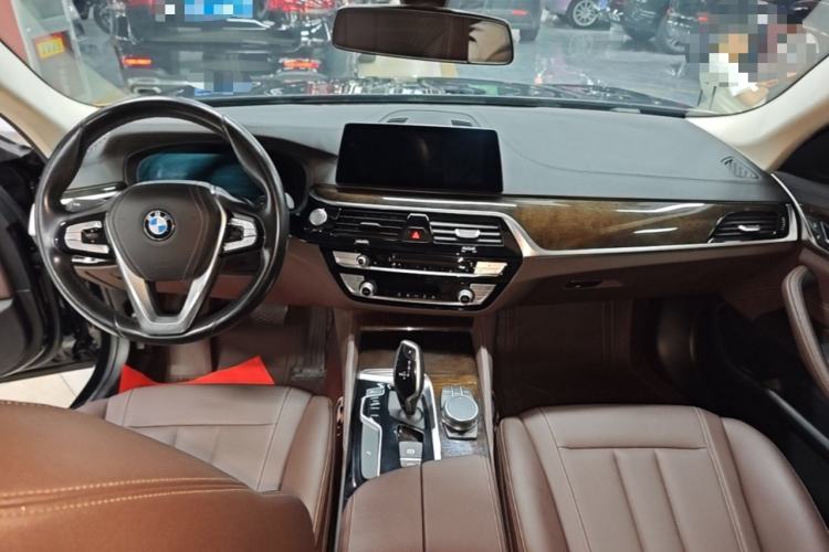 Used BMW 5 Series 2019 Facelifted 525Li Luxury Package Center Console