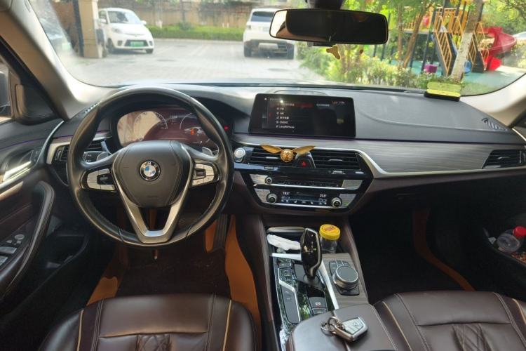 Used BMW 5 Series 2019 Facelifted 530Li Luxury Edition Premium Package Center Console