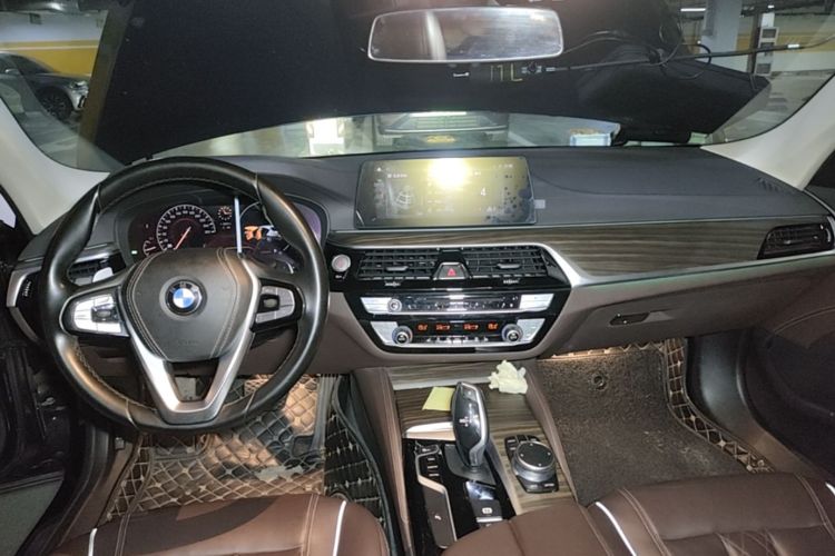 Used BMW 5 Series 2019 Facelifted 530Li Leading Edition Luxury Package Center Console