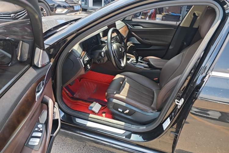 Used BMW 5 Series 2019 Facelifted 525Li Luxury Package Driver Seat
