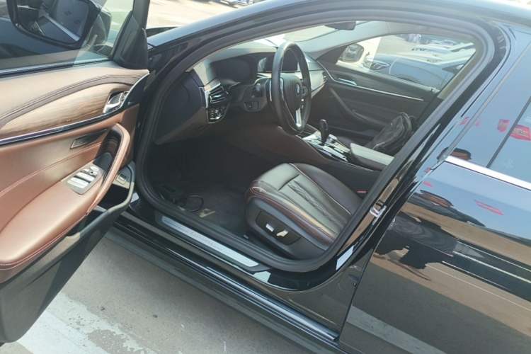 Used BMW 5 Series 2019 530Li Leading Model Luxury Package Driver Seat