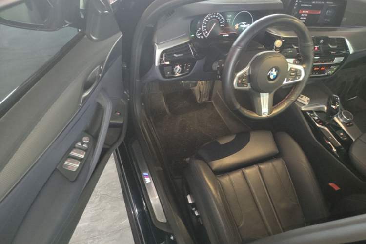 Used BMW 5 Series 2019 Restyled 525i M Sport Package Driver Seat