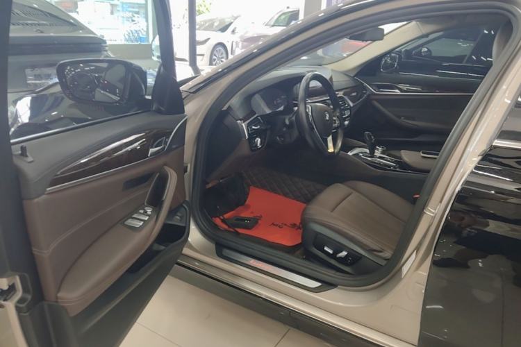Used BMW 5 Series 2019 525Li Luxury Package Driver Seat