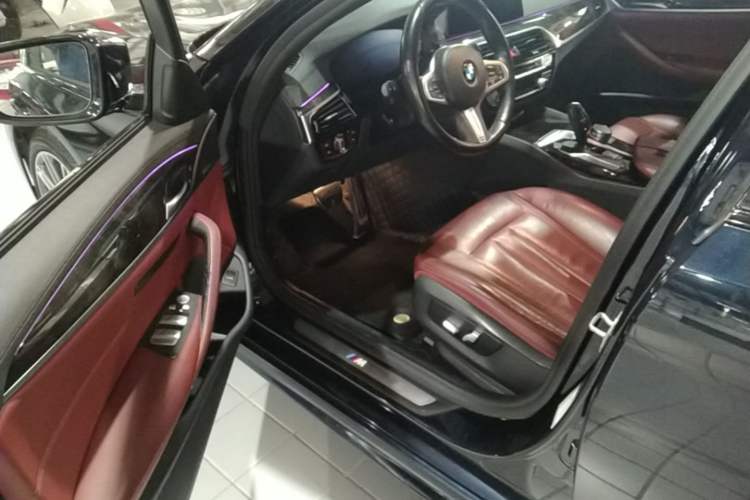 Used BMW 5 Series 2019 530Li Leading Model M Sport Package Driver Seat