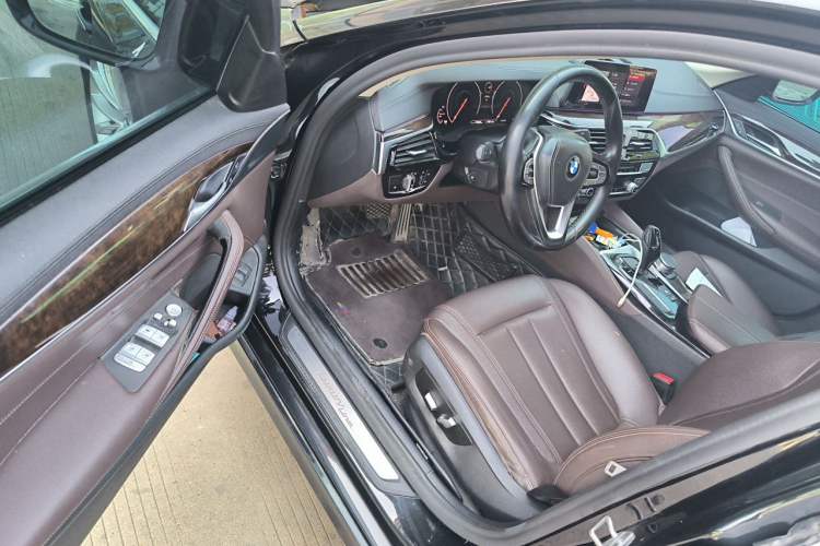 Used BMW 5 Series 2019 Facelifted 525Li Luxury Package Driver Seat
