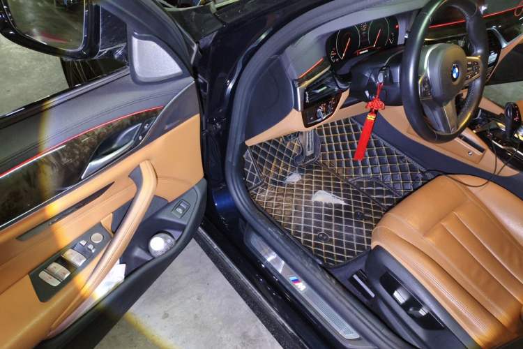 Used BMW 5 Series 2019 Facelifted 530Li Leading Edition M Sport Package Driver Seat