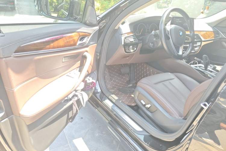 Used BMW 5 Series 2019 525Li Luxury Package Driver Seat