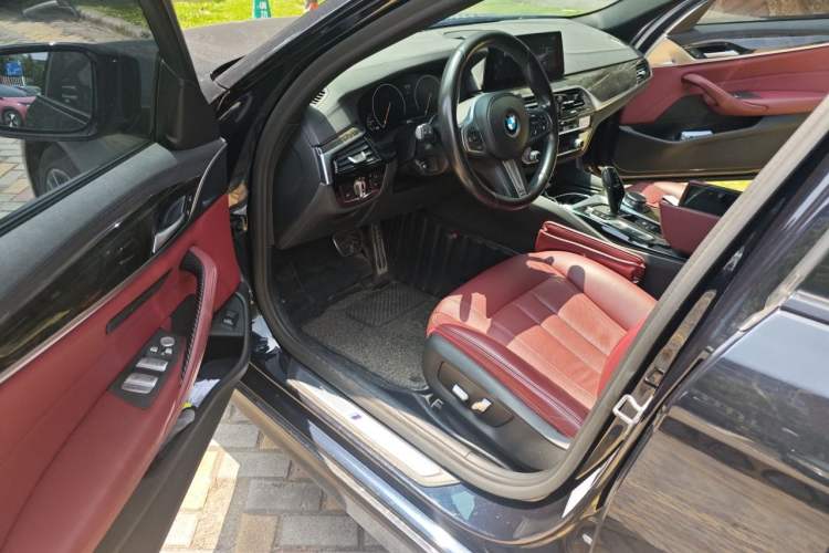 Used BMW 5 Series 2019 Facelifted 530Li Leading Edition M Sport Package Driver Seat