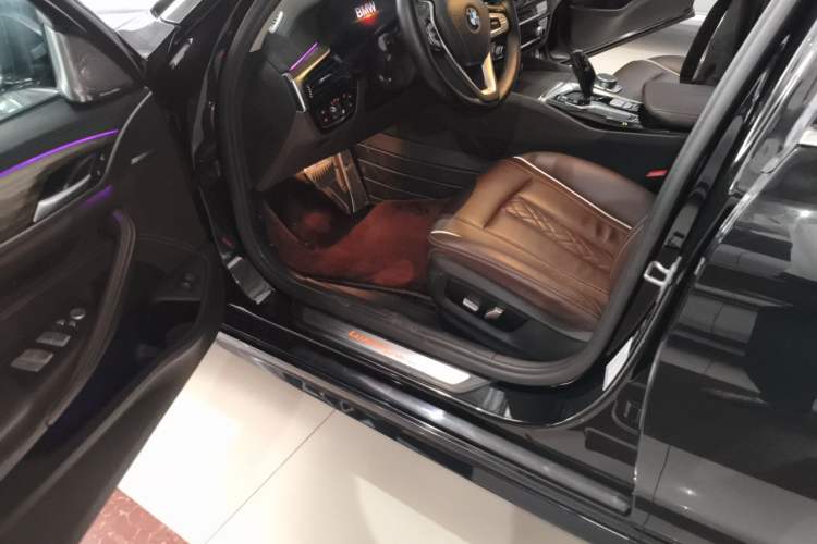 Used BMW 5 Series 2019 530Li Leading Model Luxury Package Driver Seat
