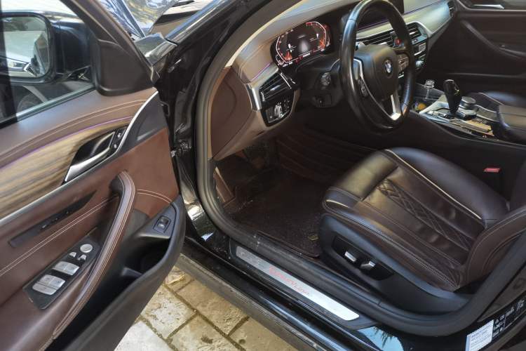 Used BMW 5 Series 2019 530Li xDrive Luxury Package Driver Seat