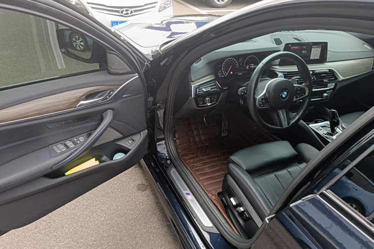 Used BMW 5 Series 2019 Facelifted 530i M Sport Package Driver Seat