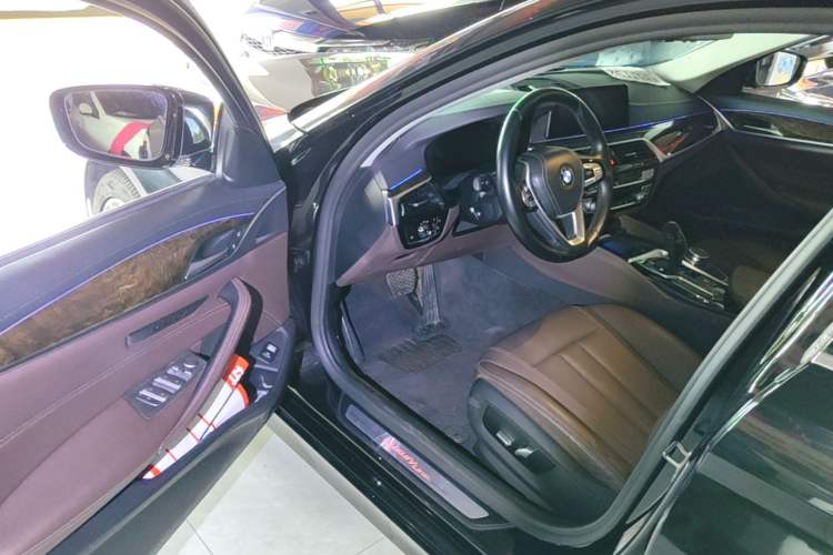Used BMW 5 Series 2019 Facelifted 525Li Luxury Package Driver Seat