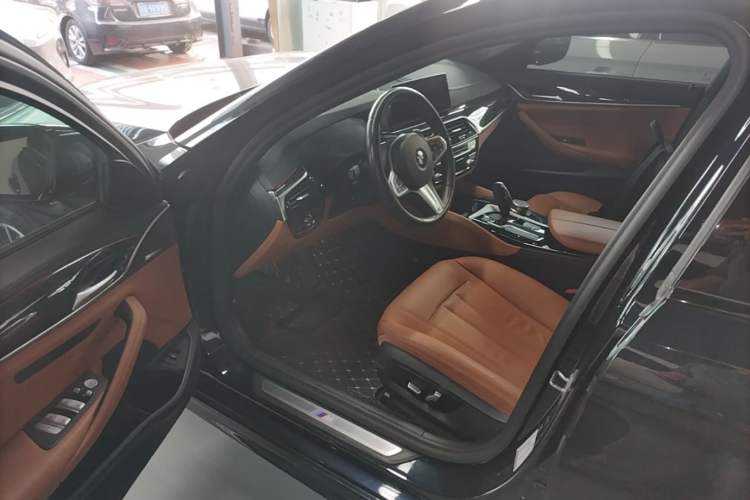 Used BMW 5 Series 2019 Facelifted 530Li Leading Edition M Sport Package Driver Seat