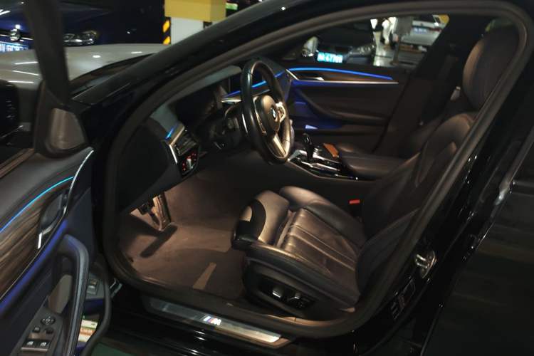 Used BMW 5 Series 2019 530i M Sport Package Driver Seat