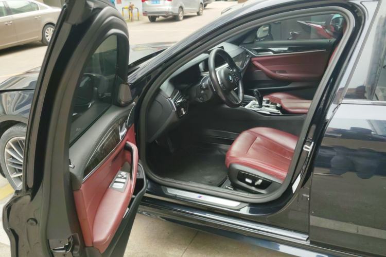 Used BMW 5 Series 2019 Restyled 530Li Luxury Edition M Sport Package Driver Seat