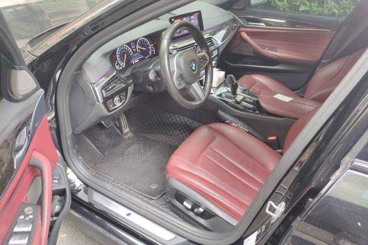 Used BMW 5 Series 2019 Facelifted 530Li Leading Edition M Sport Package Driver Seat