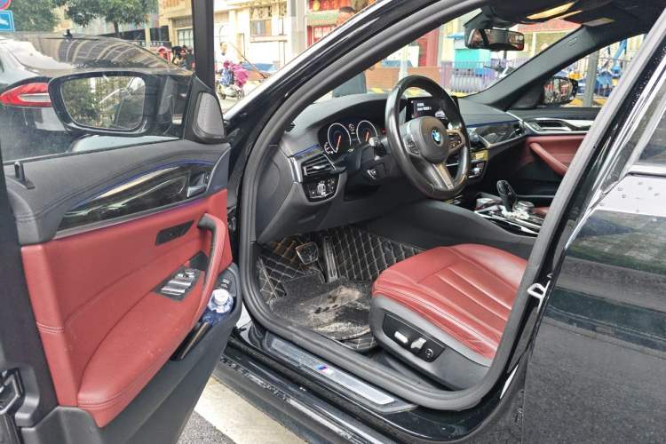 Used BMW 5 Series 2019 Facelifted 530Li Leading Edition M Sport Package Driver Seat
