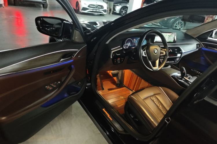 Used BMW 5 Series 2019 530Li xDrive Luxury Package Driver Seat