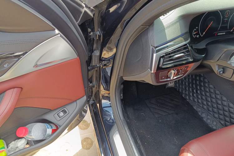 Used BMW 5 Series 2019 Facelifted 530Li xDrive M Sport Package Driver Seat