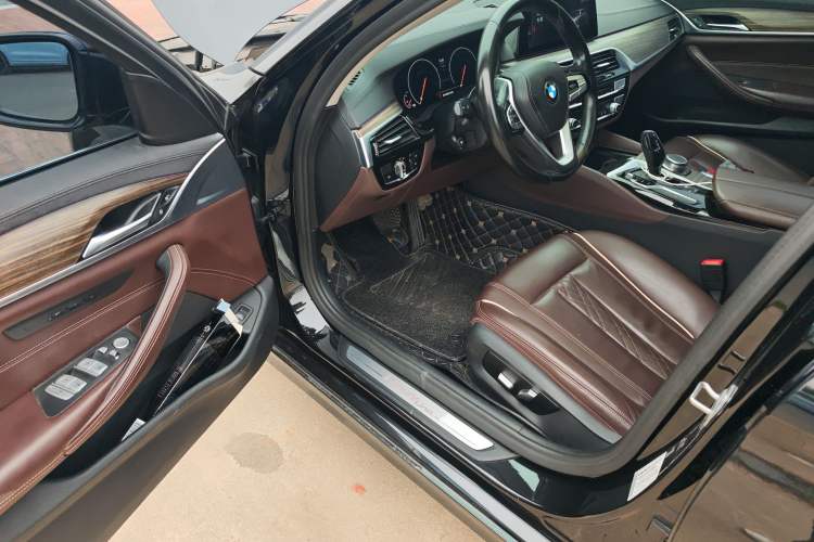 Used BMW 5 Series 2019 Facelifted 530Li Leading Edition Luxury Package Driver Seat