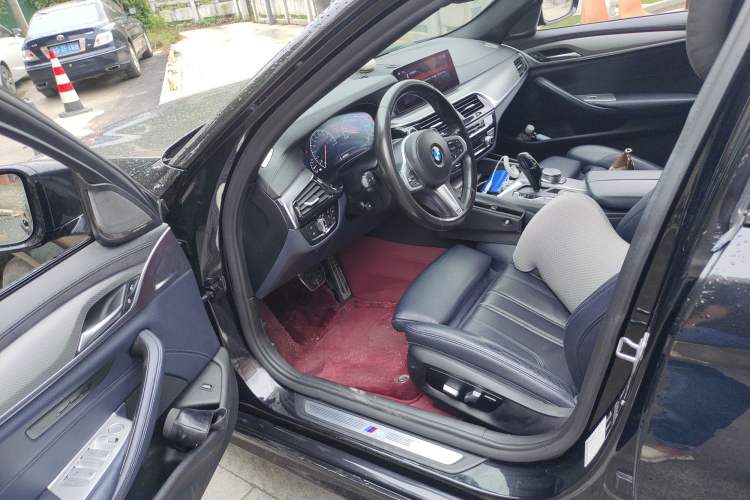 Used BMW 5 Series 2019 525i M Sport Package Driver Seat