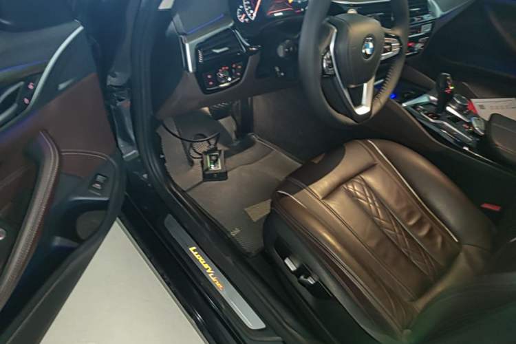 Used BMW 5 Series 2019 530Li Leading Model Luxury Package Driver Seat