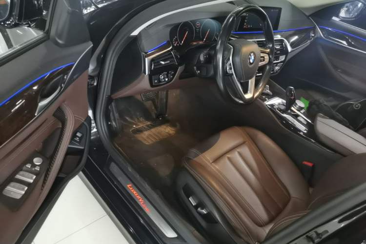 Used BMW 5 Series 2019 Facelifted 525Li Luxury Package Driver Seat