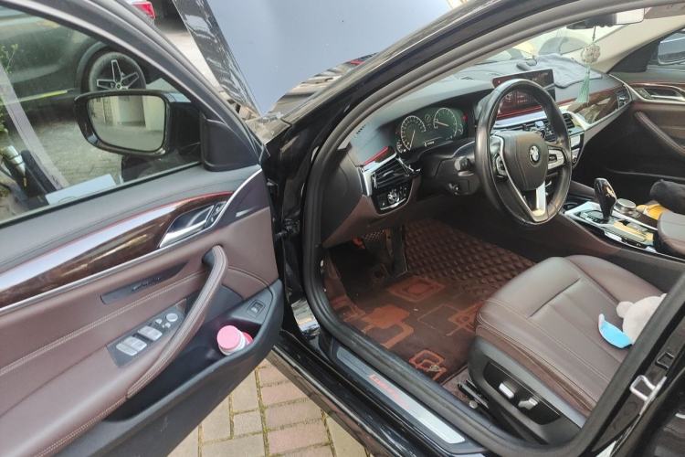 Used BMW 5 Series 2019 Facelifted 525Li Luxury Package Driver Seat