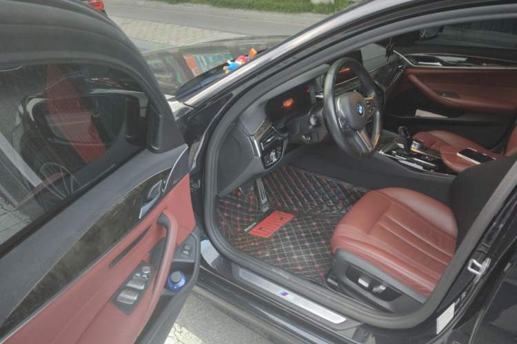 Used BMW 5 Series 2019 Facelifted 530Li Leading Edition M Sport Package Driver Seat