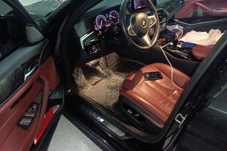 Used BMW 5 Series 2019 Restyled 530Li Luxury Edition M Sport Package Driver Seat