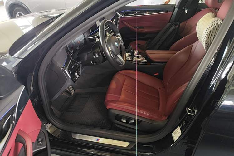 Used BMW 5 Series 2019 Facelifted 530Li Leading Edition M Sport Package Driver Seat