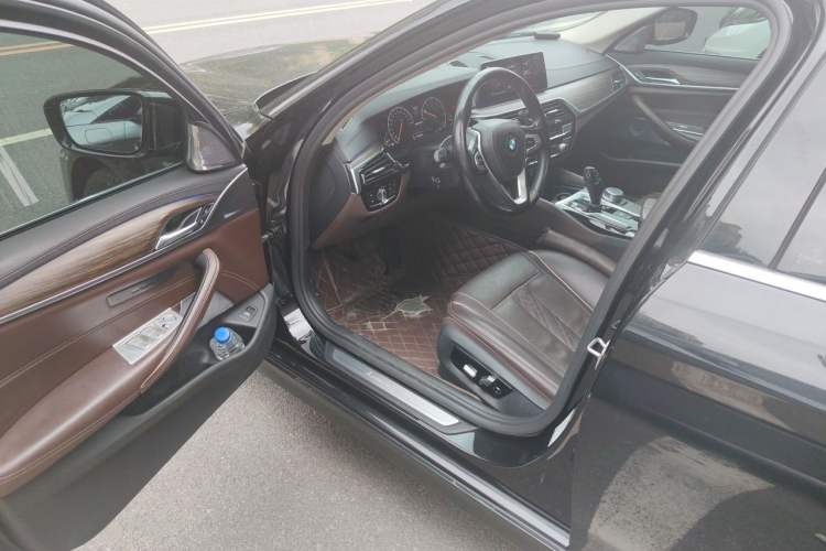 Used BMW 5 Series 2019 530Li xDrive Luxury Package Driver Seat