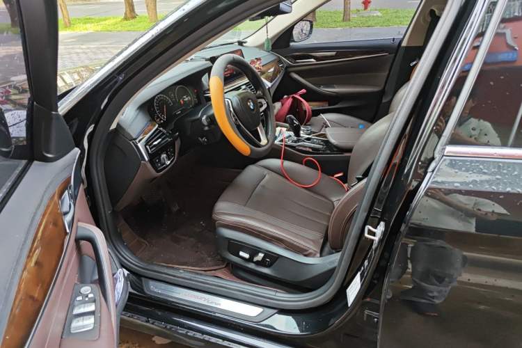 Used BMW 5 Series 2019 525Li Luxury Package Driver Seat