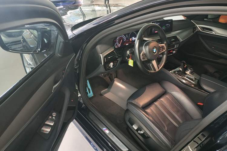 Used BMW 5 Series 2019 Restyled 525i M Sport Package Driver Seat