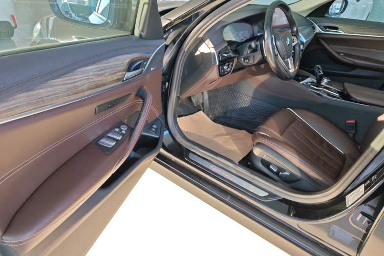 Used BMW 5 Series 2019 Facelifted 530Li Leading Edition Luxury Package Driver Seat